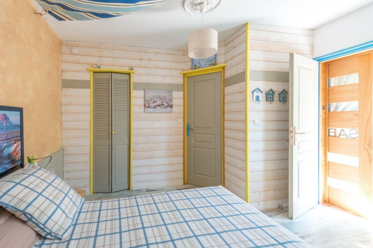 Bed and Breakfast L'Escale Marine - Couette Et Cafe La Rochelle  Zewnętrze zdjęcie
